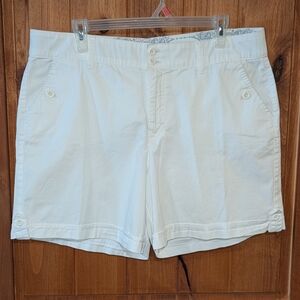 Gloria Vanderbilt Women's‎ White Casual Shorts